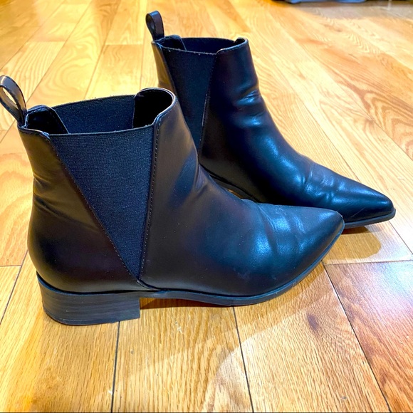 Shoes - Pointed ankled boots